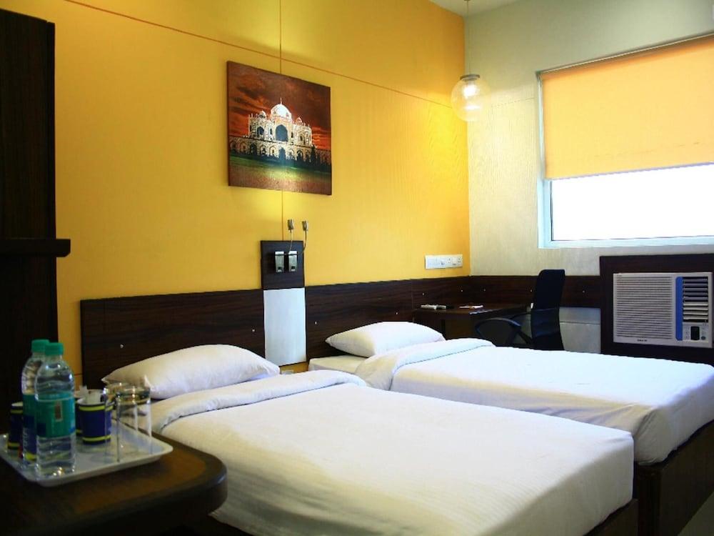 East Delhi Hotel Ню Делхи Екстериор снимка