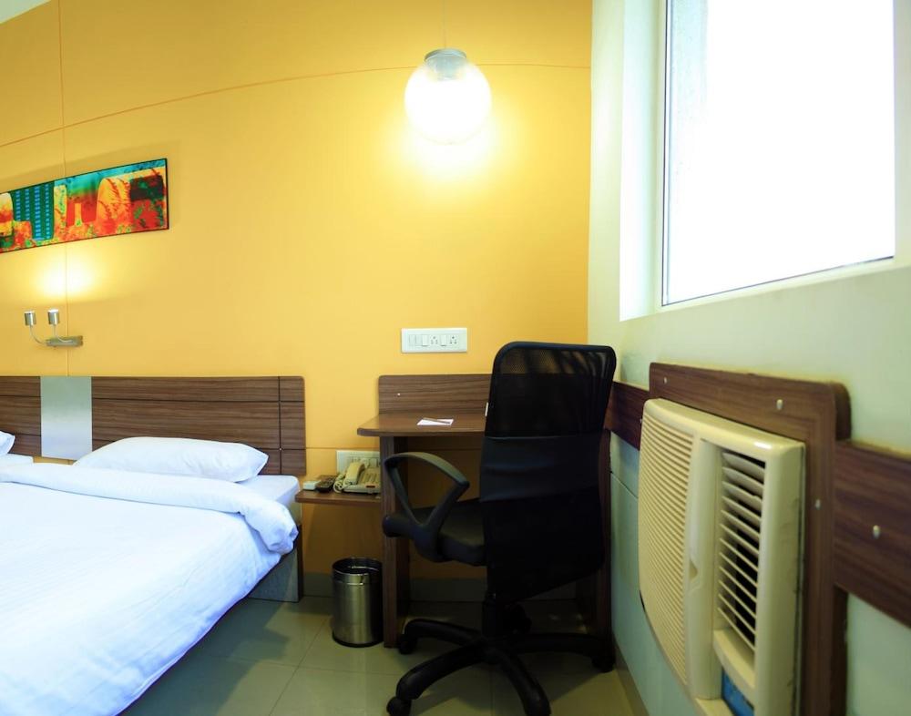 East Delhi Hotel Ню Делхи Екстериор снимка